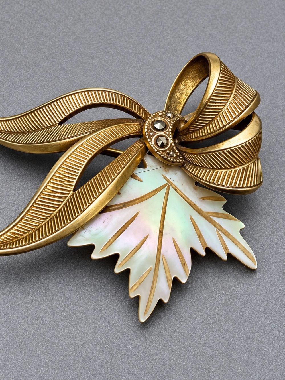 Vintage Leaf Brooch with Mother-of-Pearl #cz302